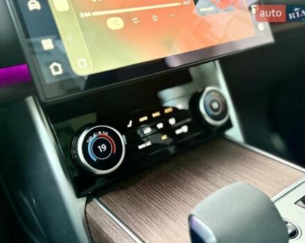 Білий Ленд Ровер Рендж Ровер, об'ємом двигуна 4.4 л та пробігом 47 тис. км за 163000 $, фото 23 на Automoto.ua