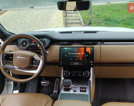 Белый Ленд Ровер Рендж Ровер, объемом двигателя 4.39 л и пробегом 115 тыс. км за 137000 $, фото 50 на Automoto.ua