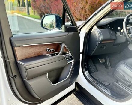 Білий Ленд Ровер Рендж Ровер, об'ємом двигуна 4.4 л та пробігом 44 тис. км за 163000 $, фото 17 на Automoto.ua