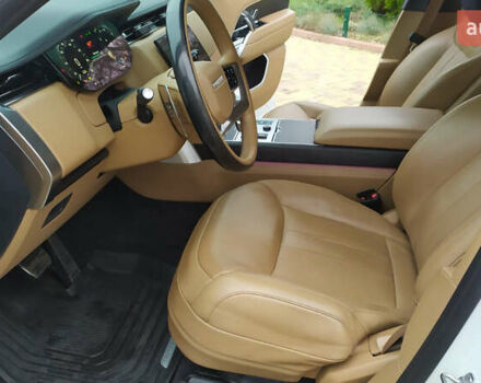 Белый Ленд Ровер Рендж Ровер, объемом двигателя 4.39 л и пробегом 115 тыс. км за 137000 $, фото 54 на Automoto.ua