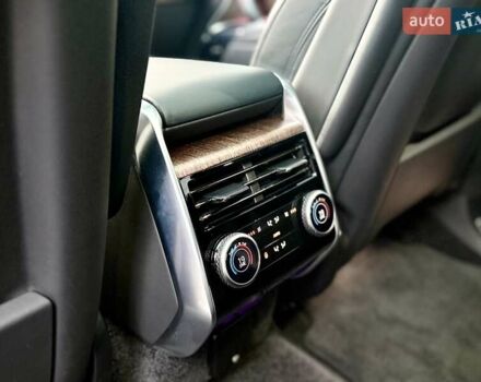 Білий Ленд Ровер Рендж Ровер, об'ємом двигуна 4.4 л та пробігом 47 тис. км за 163000 $, фото 19 на Automoto.ua