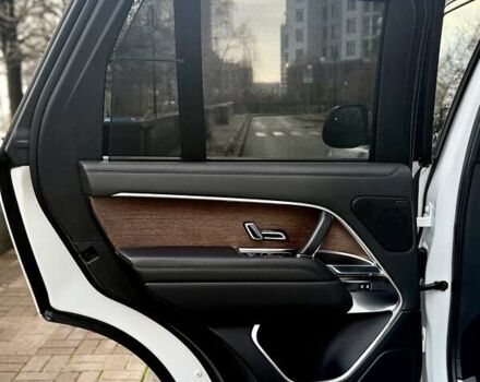 Білий Ленд Ровер Рендж Ровер, об'ємом двигуна 4.4 л та пробігом 47 тис. км за 163000 $, фото 16 на Automoto.ua