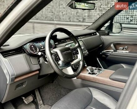 Ленд Ровер Рендж Ровер 2022 в Киеве на Automoto.ua Белый Ленд Ровер Рендж Ровер, объемом двигателя 4.4 л и пробегом 44 тыс. км за 167777 $, фото 7 на Automoto.ua