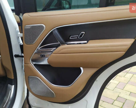 Белый Ленд Ровер Рендж Ровер, объемом двигателя 4.39 л и пробегом 115 тыс. км за 137000 $, фото 20 на Automoto.ua