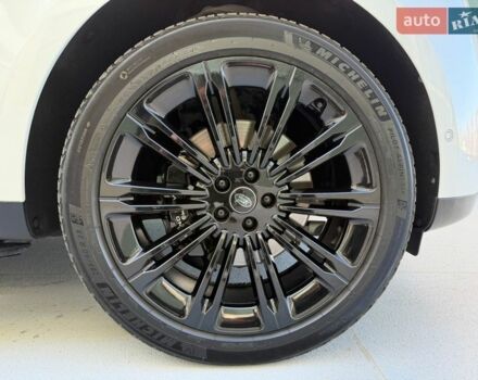 Белый Ленд Ровер Рендж Ровер, объемом двигателя 3 л и пробегом 46 тыс. км за 175000 $, фото 3 на Automoto.ua