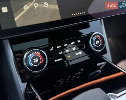 Белый Ленд Ровер Рендж Ровер, объемом двигателя 4.39 л и пробегом 20 тыс. км за 156000 $, фото 25 на Automoto.ua