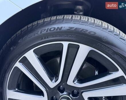 Белый Ленд Ровер Рендж Ровер, объемом двигателя 4.39 л и пробегом 20 тыс. км за 156000 $, фото 9 на Automoto.ua