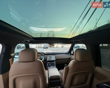 Белый Ленд Ровер Рендж Ровер, объемом двигателя 4.39 л и пробегом 56 тыс. км за 155000 $, фото 7 на Automoto.ua