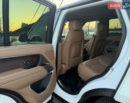 Белый Ленд Ровер Рендж Ровер, объемом двигателя 4.39 л и пробегом 56 тыс. км за 155000 $, фото 5 на Automoto.ua