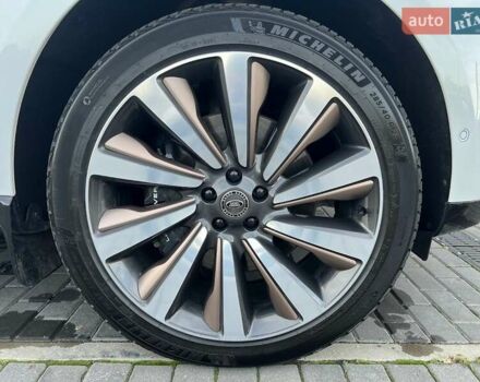 Белый Ленд Ровер Рендж Ровер, объемом двигателя 4.39 л и пробегом 48 тыс. км за 179000 $, фото 35 на Automoto.ua