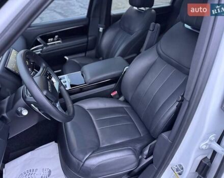 Белый Ленд Ровер Рендж Ровер, объемом двигателя 4.39 л и пробегом 20 тыс. км за 156000 $, фото 18 на Automoto.ua