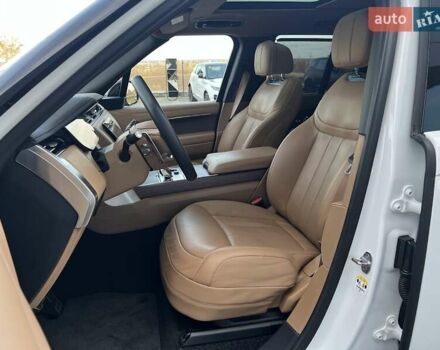 Белый Ленд Ровер Рендж Ровер, объемом двигателя 4.39 л и пробегом 48 тыс. км за 179000 $, фото 9 на Automoto.ua