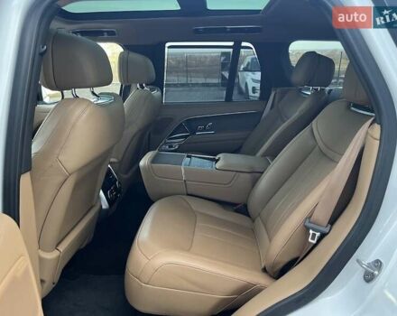 Белый Ленд Ровер Рендж Ровер, объемом двигателя 4.39 л и пробегом 48 тыс. км за 179000 $, фото 27 на Automoto.ua