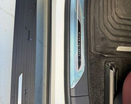 Белый Ленд Ровер Рендж Ровер, объемом двигателя 3 л и пробегом 46 тыс. км за 175000 $, фото 16 на Automoto.ua