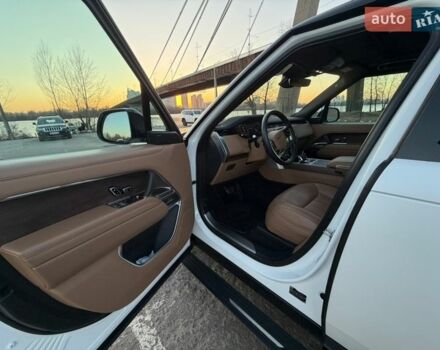 Белый Ленд Ровер Рендж Ровер, объемом двигателя 4.39 л и пробегом 56 тыс. км за 155000 $, фото 8 на Automoto.ua