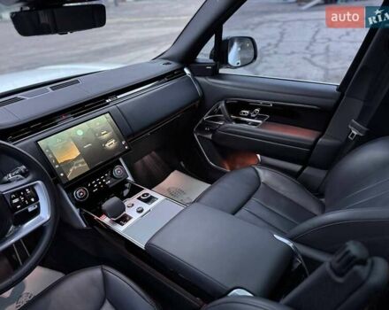 Белый Ленд Ровер Рендж Ровер, объемом двигателя 4.39 л и пробегом 20 тыс. км за 156000 $, фото 17 на Automoto.ua