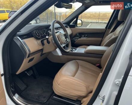 Белый Ленд Ровер Рендж Ровер, объемом двигателя 4.39 л и пробегом 48 тыс. км за 179000 $, фото 8 на Automoto.ua