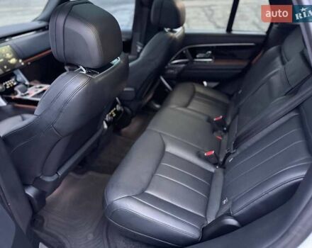 Белый Ленд Ровер Рендж Ровер, объемом двигателя 4.39 л и пробегом 20 тыс. км за 156000 $, фото 32 на Automoto.ua