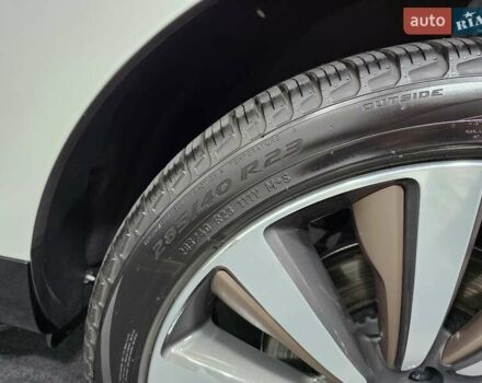 Белый Ленд Ровер Рендж Ровер, объемом двигателя 4.4 л и пробегом 1 тыс. км за 352923 $, фото 72 на Automoto.ua