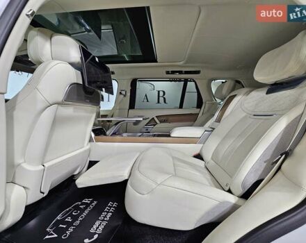 Белый Ленд Ровер Рендж Ровер, объемом двигателя 4.4 л и пробегом 1 тыс. км за 352923 $, фото 19 на Automoto.ua