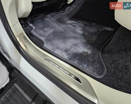 Белый Ленд Ровер Рендж Ровер, объемом двигателя 4.4 л и пробегом 1 тыс. км за 352923 $, фото 17 на Automoto.ua