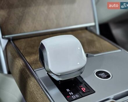 Белый Ленд Ровер Рендж Ровер, объемом двигателя 4.4 л и пробегом 1 тыс. км за 352923 $, фото 50 на Automoto.ua