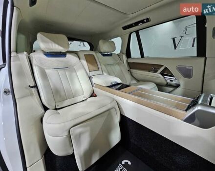Белый Ленд Ровер Рендж Ровер, объемом двигателя 4.4 л и пробегом 1 тыс. км за 352923 $, фото 8 на Automoto.ua