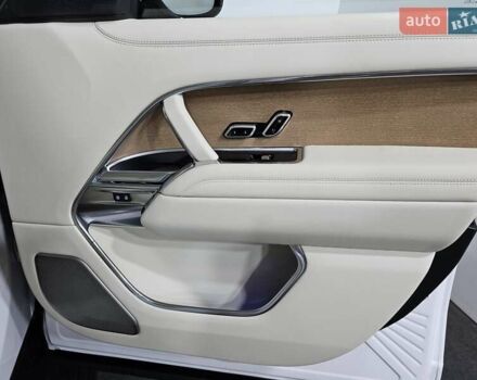 Белый Ленд Ровер Рендж Ровер, объемом двигателя 4.4 л и пробегом 1 тыс. км за 352923 $, фото 40 на Automoto.ua