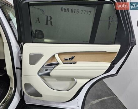 Белый Ленд Ровер Рендж Ровер, объемом двигателя 4.4 л и пробегом 1 тыс. км за 352923 $, фото 25 на Automoto.ua