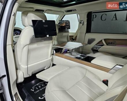 Белый Ленд Ровер Рендж Ровер, объемом двигателя 4.4 л и пробегом 1 тыс. км за 352923 $, фото 18 на Automoto.ua