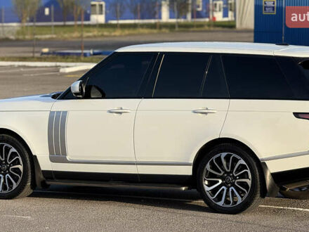 Белый Ленд Ровер Рендж Ровер, объемом двигателя 5 л и пробегом 142 тыс. км за 33000 $, фото 1 на Automoto.ua