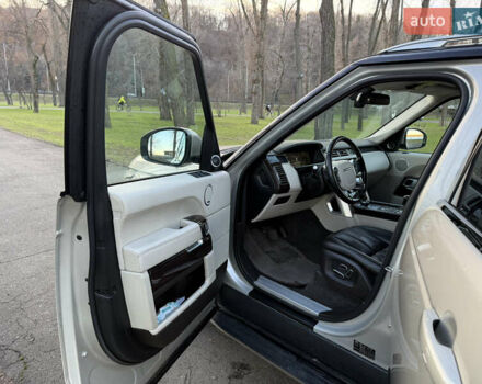 Бежевий Ленд Ровер Рендж Ровер, об'ємом двигуна 4.4 л та пробігом 217 тис. км за 30500 $, фото 17 на Automoto.ua