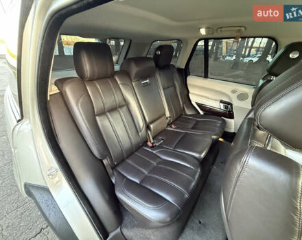 Бежевий Ленд Ровер Рендж Ровер, об'ємом двигуна 4.4 л та пробігом 217 тис. км за 30500 $, фото 24 на Automoto.ua