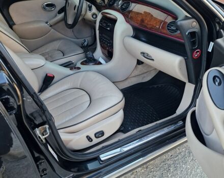 Чорний Ленд Ровер Рендж Ровер, об'ємом двигуна 2 л та пробігом 111 тис. км за 3500 $, фото 5 на Automoto.ua