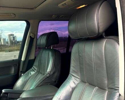 Черный Ленд Ровер Рендж Ровер, объемом двигателя 4.4 л и пробегом 300 тыс. км за 7500 $, фото 11 на Automoto.ua