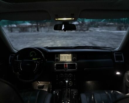 Черный Ленд Ровер Рендж Ровер, объемом двигателя 4.4 л и пробегом 381 тыс. км за 8000 $, фото 16 на Automoto.ua