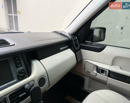 Чорний Ленд Ровер Рендж Ровер, об'ємом двигуна 4.2 л та пробігом 266 тис. км за 8350 $, фото 47 на Automoto.ua