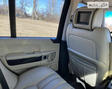 Черный Ленд Ровер Рендж Ровер, объемом двигателя 4.2 л и пробегом 400 тыс. км за 11000 $, фото 12 на Automoto.ua