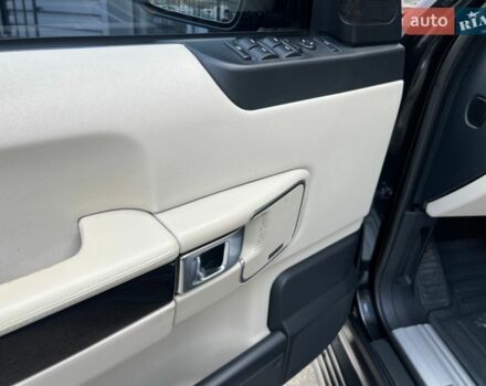 Чорний Ленд Ровер Рендж Ровер, об'ємом двигуна 5 л та пробігом 217 тис. км за 13900 $, фото 19 на Automoto.ua