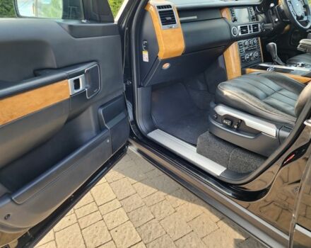 Чорний Ленд Ровер Рендж Ровер, об'ємом двигуна 0 л та пробігом 179 тис. км за 5786 $, фото 17 на Automoto.ua