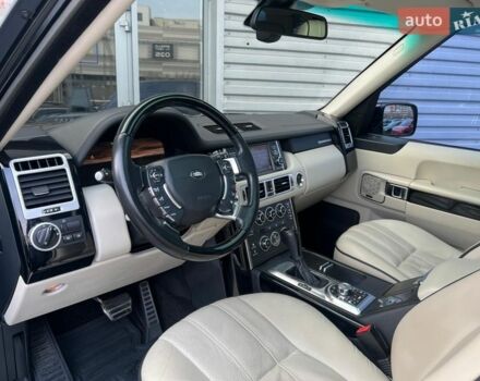 Чорний Ленд Ровер Рендж Ровер, об'ємом двигуна 5 л та пробігом 217 тис. км за 13900 $, фото 16 на Automoto.ua