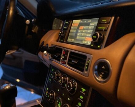 Чорний Ленд Ровер Рендж Ровер, об'ємом двигуна 5 л та пробігом 315 тис. км за 15000 $, фото 9 на Automoto.ua