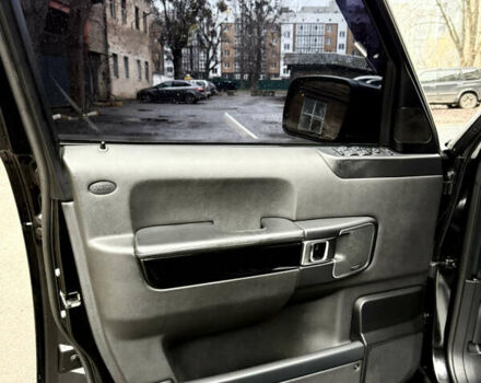 Черный Ленд Ровер Рендж Ровер, объемом двигателя 5 л и пробегом 294 тыс. км за 17000 $, фото 10 на Automoto.ua