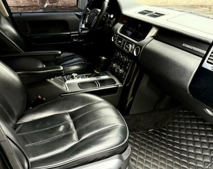 Черный Ленд Ровер Рендж Ровер, объемом двигателя 5 л и пробегом 294 тыс. км за 17000 $, фото 16 на Automoto.ua