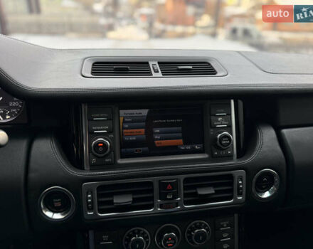 Чорний Ленд Ровер Рендж Ровер, об'ємом двигуна 5 л та пробігом 212 тис. км за 13999 $, фото 39 на Automoto.ua