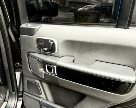 Черный Ленд Ровер Рендж Ровер, объемом двигателя 5 л и пробегом 294 тыс. км за 17000 $, фото 14 на Automoto.ua