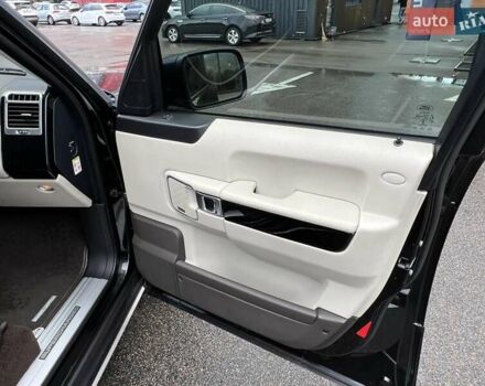 Чорний Ленд Ровер Рендж Ровер, об'ємом двигуна 5 л та пробігом 182 тис. км за 15999 $, фото 15 на Automoto.ua