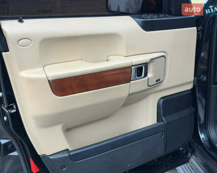Черный Ленд Ровер Рендж Ровер, объемом двигателя 5 л и пробегом 195 тыс. км за 16000 $, фото 13 на Automoto.ua