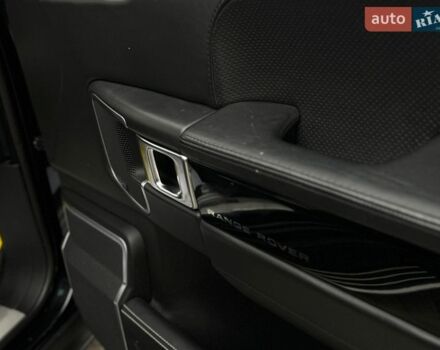 Чорний Ленд Ровер Рендж Ровер, об'ємом двигуна 5 л та пробігом 129 тис. км за 24999 $, фото 25 на Automoto.ua