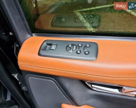 Черный Ленд Ровер Рендж Ровер, объемом двигателя 5 л и пробегом 235 тыс. км за 15000 $, фото 14 на Automoto.ua